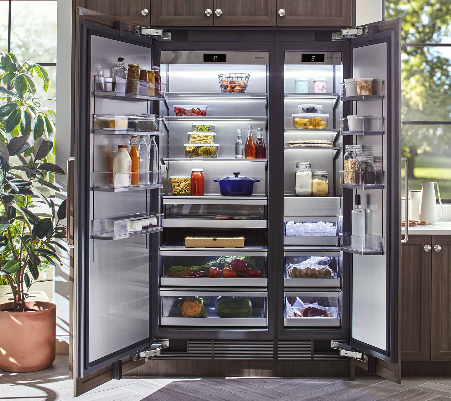 24 Integrated Column Refrigerator