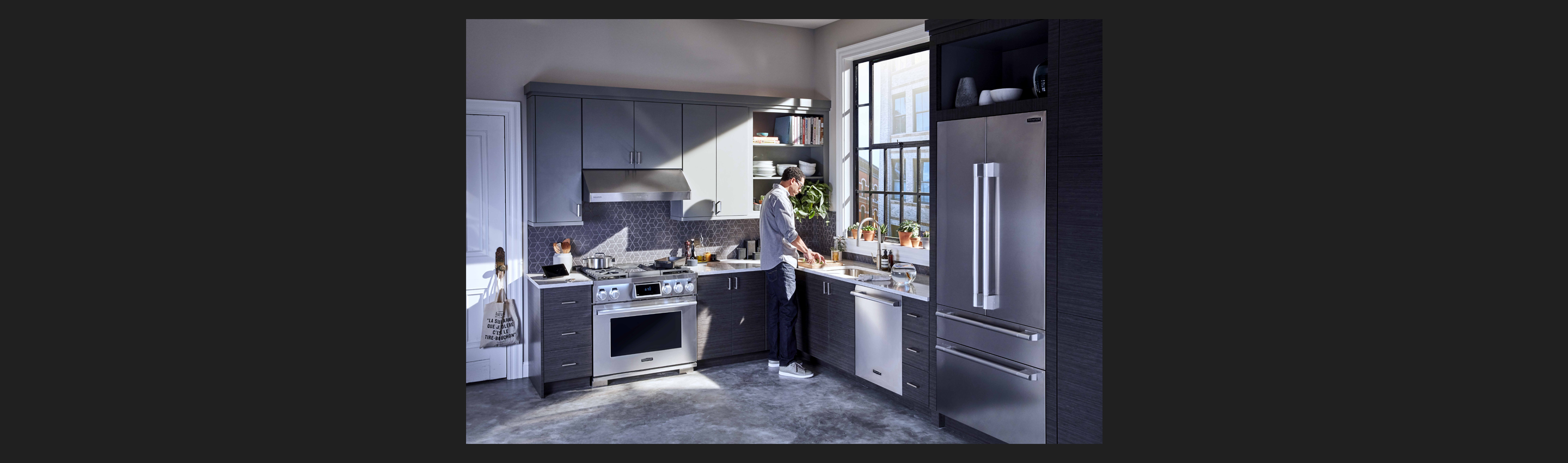 36-inch Dual-Fuel Pro Range 36-inch Dual-Fuel Pro Range