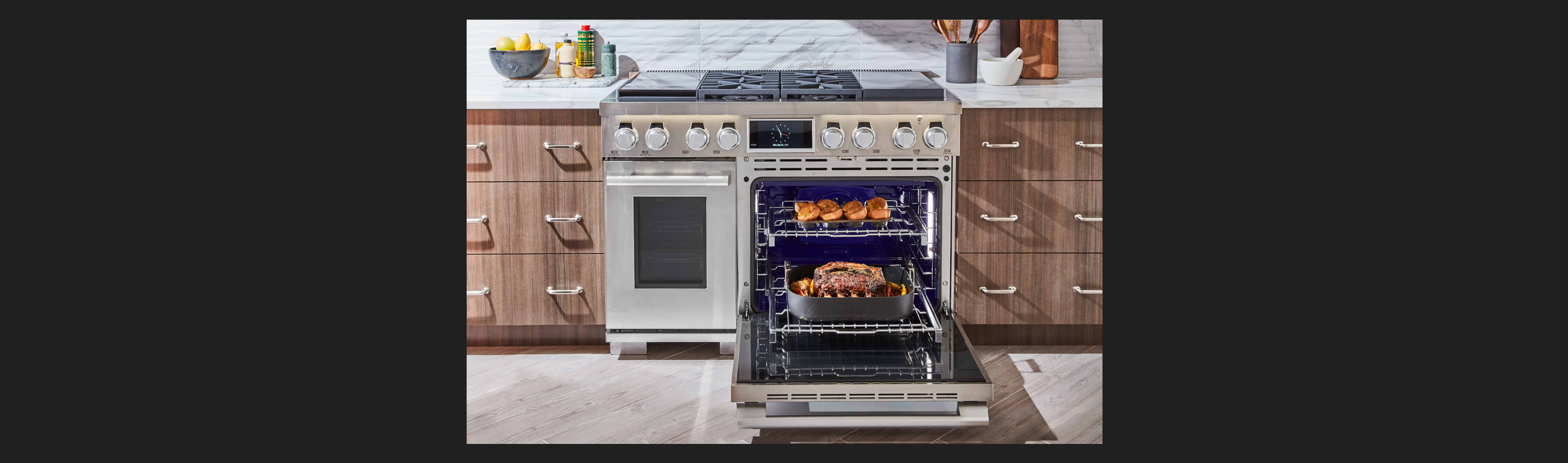 18-inch True Combi-Steam™ and 30-inch Pro-Heat™ Convection ovens 18-inch True Combi-Steam™ and 30-inch Pro-Heat™ Convection ovens | 48" Dual-Fuel Pro Range